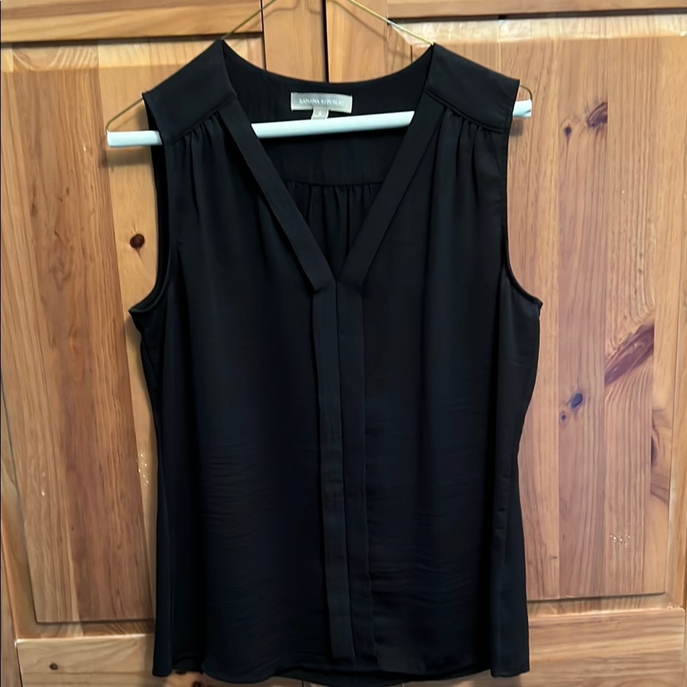 Banana Republic Black Sleeveless Pleated Blouse